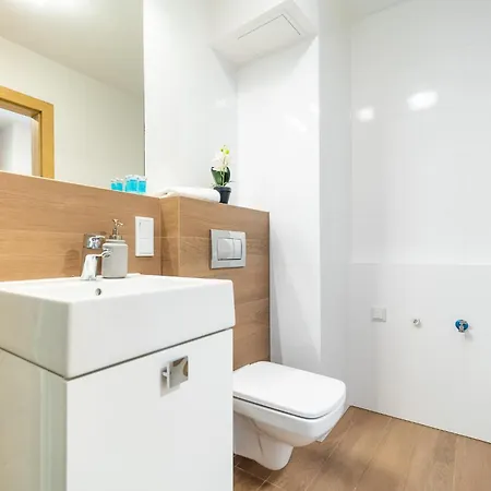 Krakowska 39 - B By Homeprime * فروتسواف